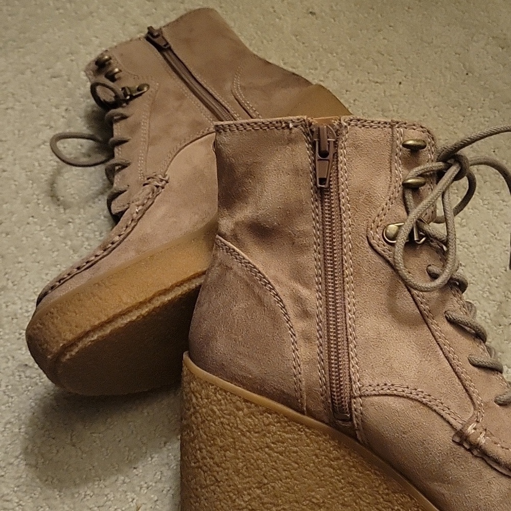 NEW! ZODIAC Talula Vegan Suede Faux Lace Up Wedge Ankle Booties 6. - Picture 7 of 8